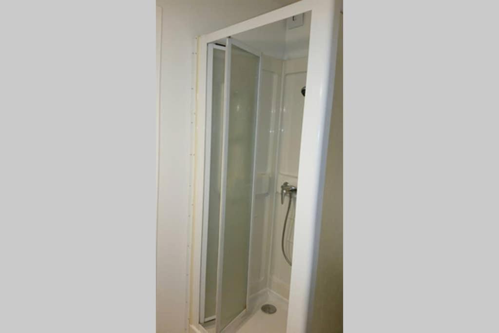 Apartamento Studio Cosy Douillet Et Fonctionnel Savigny-le-Temple Exterior foto